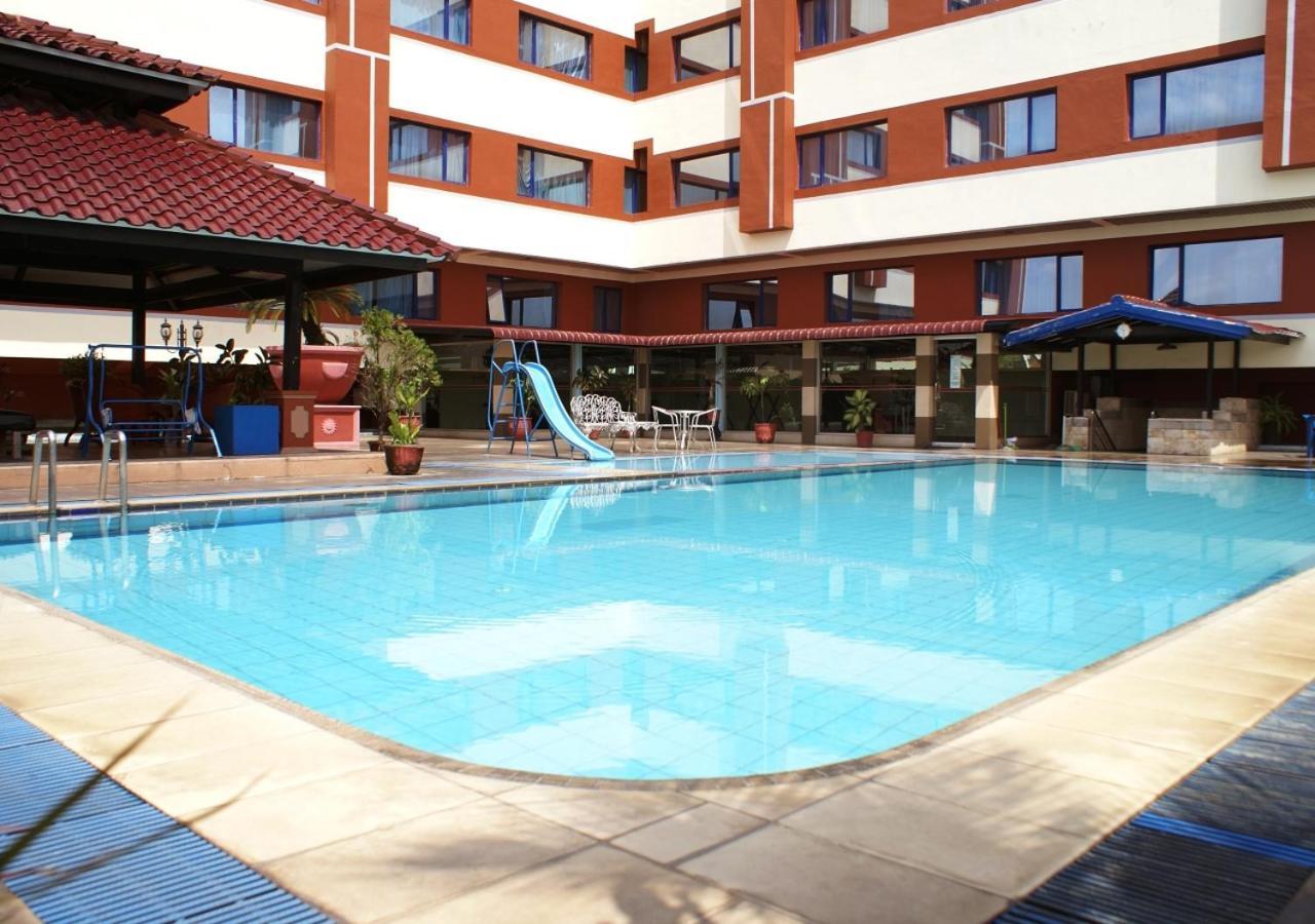 Hotel Soechi International メダン エクステリア 写真